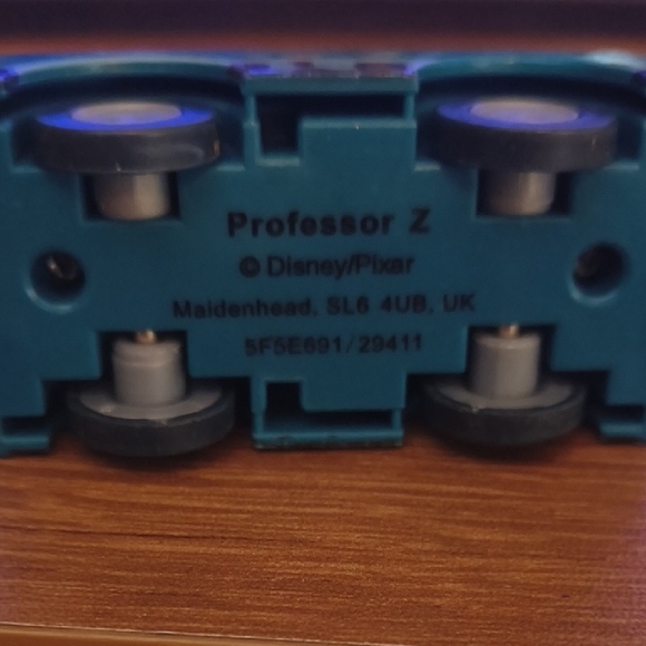 Vintage Disney Pixar Cars Wood Collection - Professor Z & Finn McMissile - Picture 3 of 14